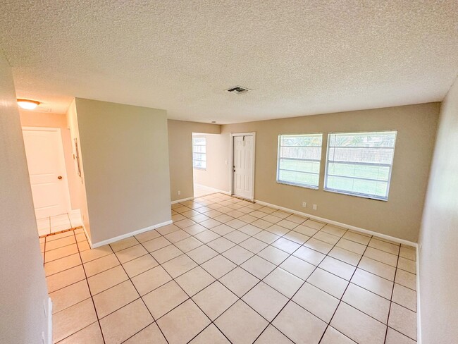 Building Photo - 2682 Hinda Rd