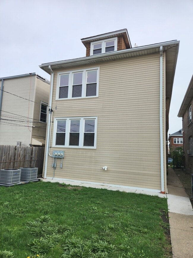 Foto del edificio - 5230 W Deming Pl