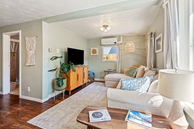 Building Photo - 1045 N Clithero Dr