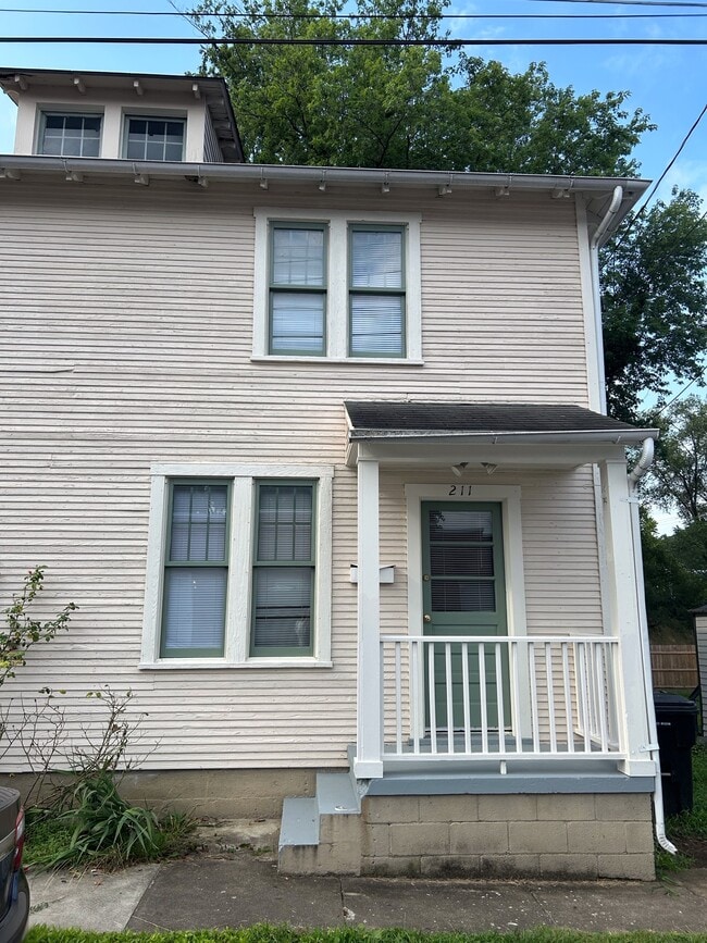Building Photo - 211 Sharp St