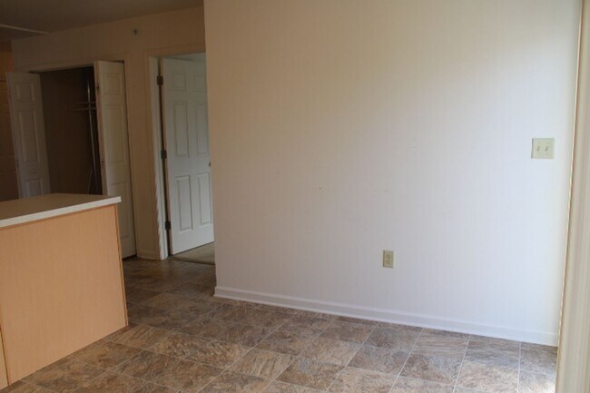 Foto del edificio - 12 W High St