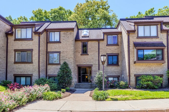 Photo - 1643 Parkcrest Cir (Reston, VA) Apartment