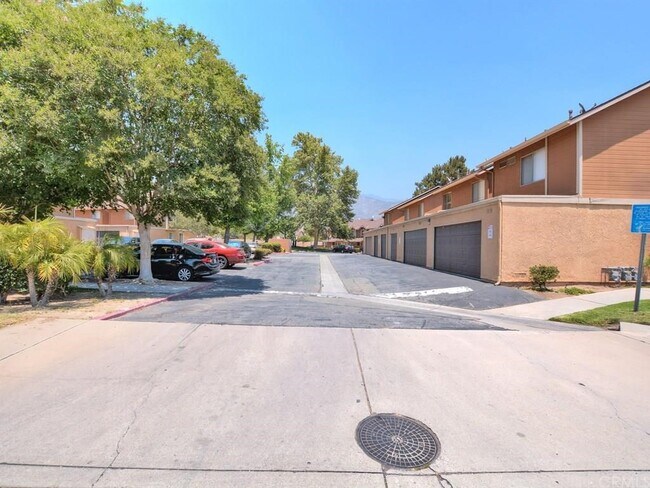 Foto del edificio - 1460 Kendall Dr