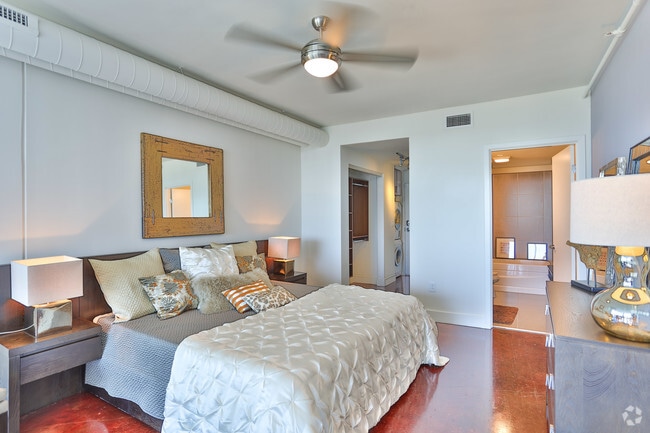1BR, 1BA - A2 - The VUE Charlotte On 5th