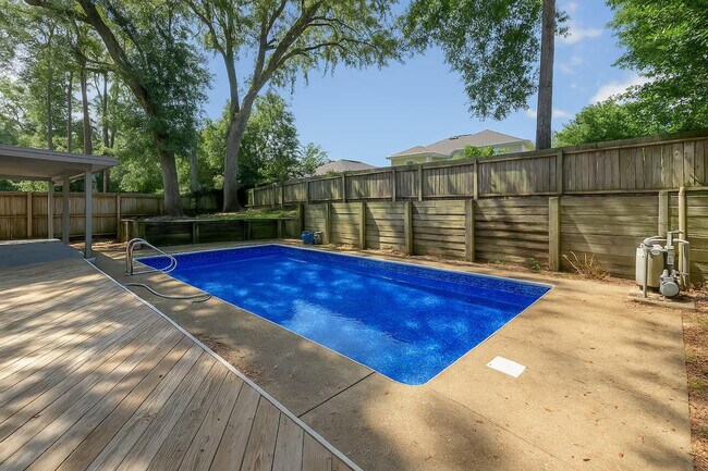 Foto del edificio - 2412 Talco Hills Dr