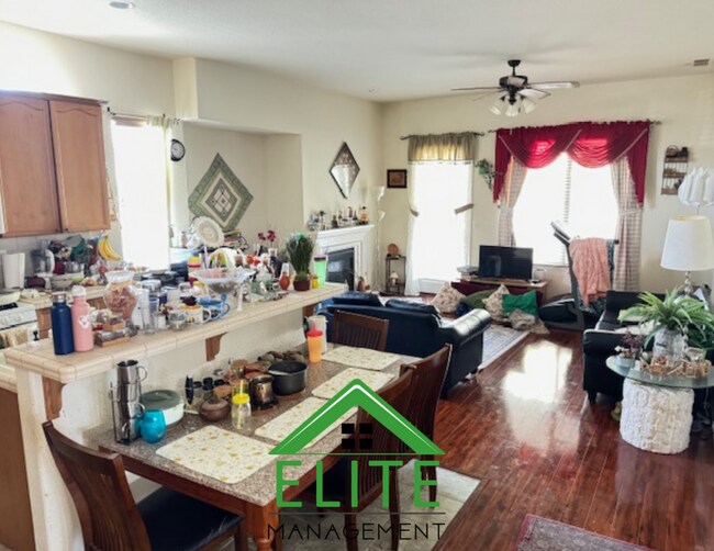 Building Photo - **A beautifully maintained single-family h...