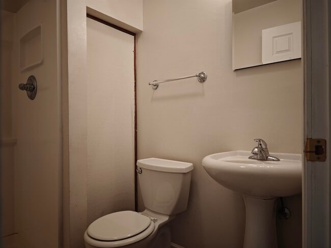 Interior Photo - 232 Pierce St (Pierce Street Apartments)