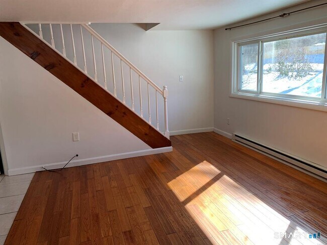 Foto del edificio - 372 Hartford Rd