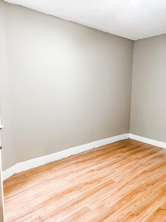 Building Photo - 555 Walnut St