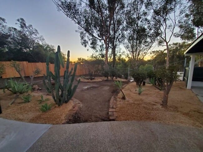 Building Photo - 4 Bedroom-3 Bathroom Single Story Home on ...