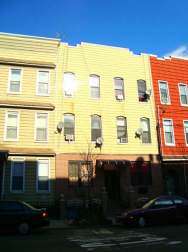 Building Photo - 939 Metropolitan Ave