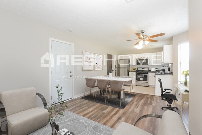 Building Photo - 3060 Laurengate Dr