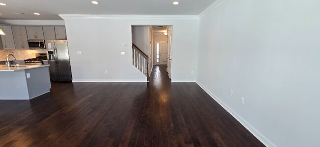 Foto del edificio - 8104 Side Spg Ter