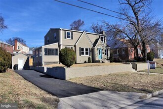 Building Photo - 1202 Parker Ave