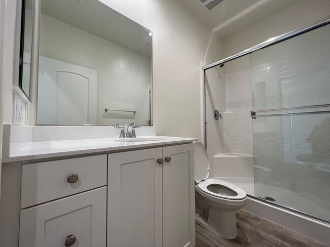 Foto del edificio - Winchester Ridge 4 bedroom home for rent -  Multi Generation floor plan!