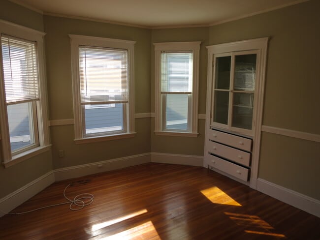 Building Photo - 36 Standish St