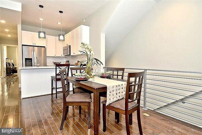 Foto del edificio - 3222 Warder St NW