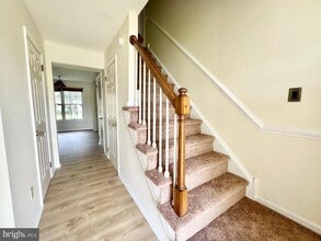 Building Photo - 501 Falcon Dr