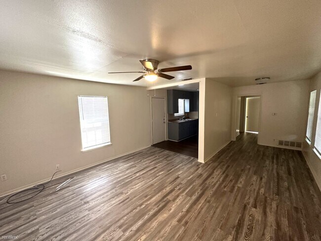 Foto del edificio - 3 br, 2 bath House - 302 Carter St