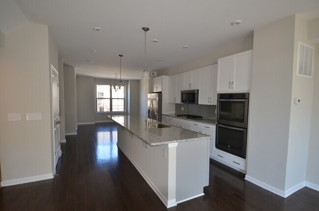 Building Photo - 43427 Robey Sq