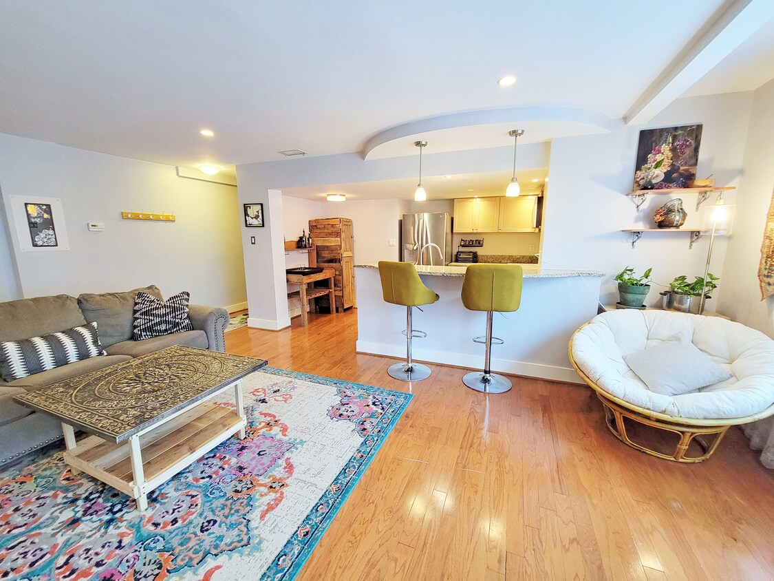 Foto principal - 4840 MacArthur Blvd NW