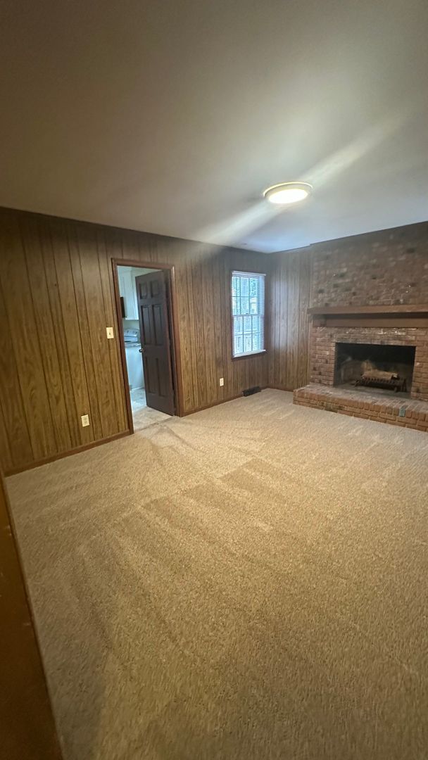 Building Photo - Close to Park & Greenway! Ranch Style Hous...