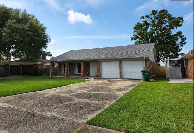 Building Photo - 5608 Parkaire Dr