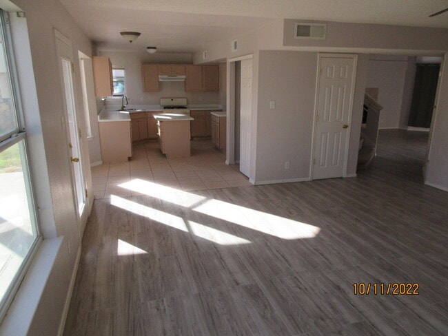 Building Photo - 404 Desert Chicory St
