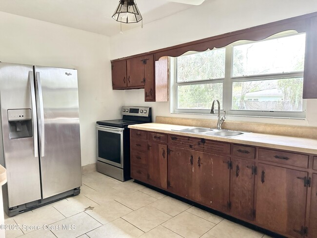 Building Photo - 302 Nidy Ave