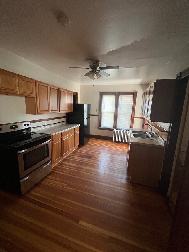 kitchen - 220 Front St