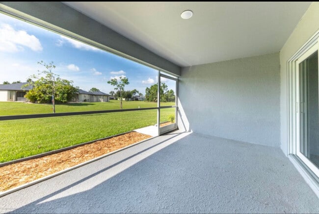 Foto del edificio - 25583 Deep Creek Blvd