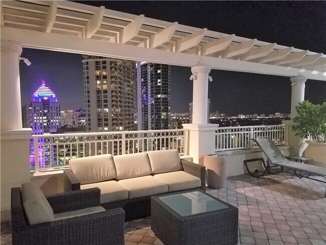 511 SE 5th Ave Unit 1020 photo'