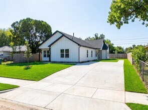 Building Photo - 5838 Beldart St