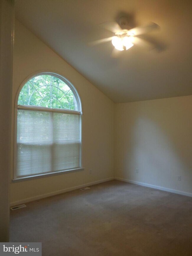 Foto del edificio - 108 Boston Dr