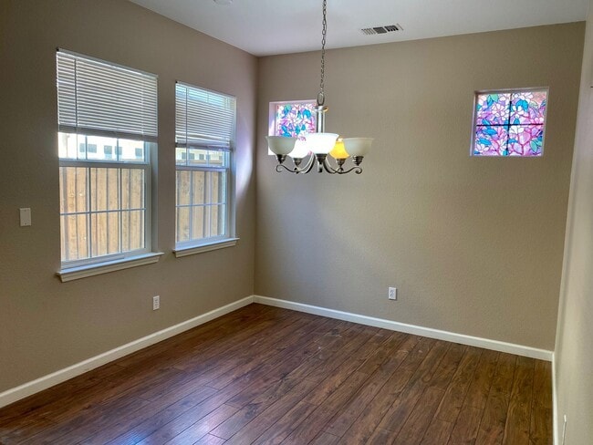 Building Photo - 4 bedroom home in Bethany village