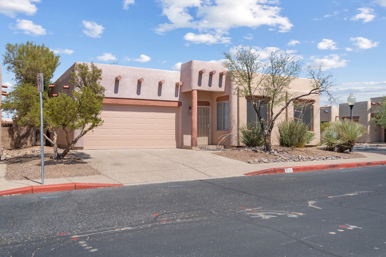 Primary Photo - 3730 N Bay Horse Loop
