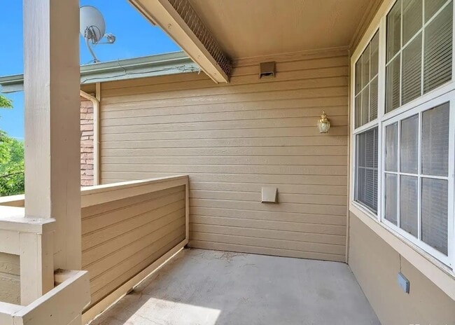 Building Photo - 2940 W Centennial Dr