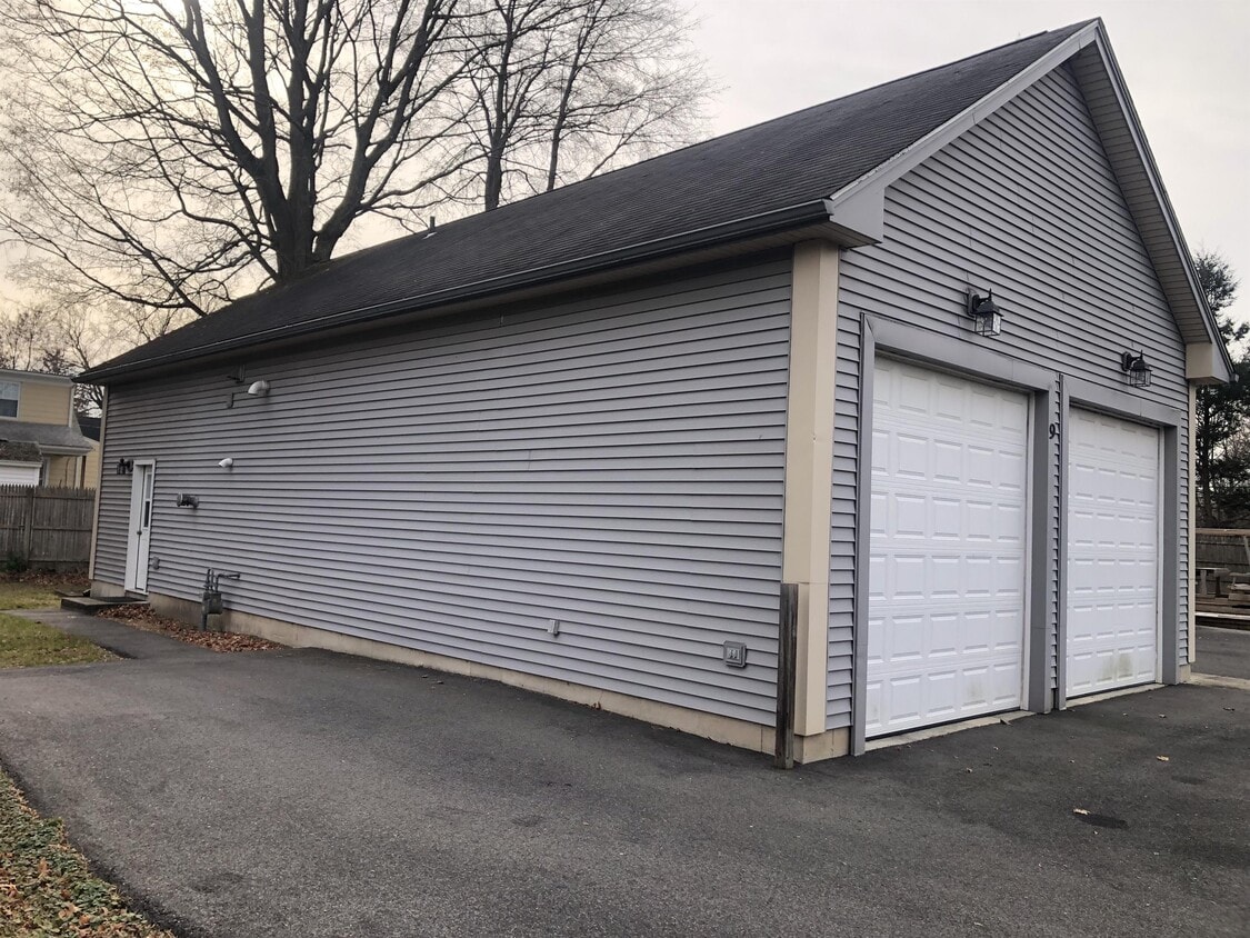 9 Frankwyn St, East Longmeadow, MA 01028 House Rental in East