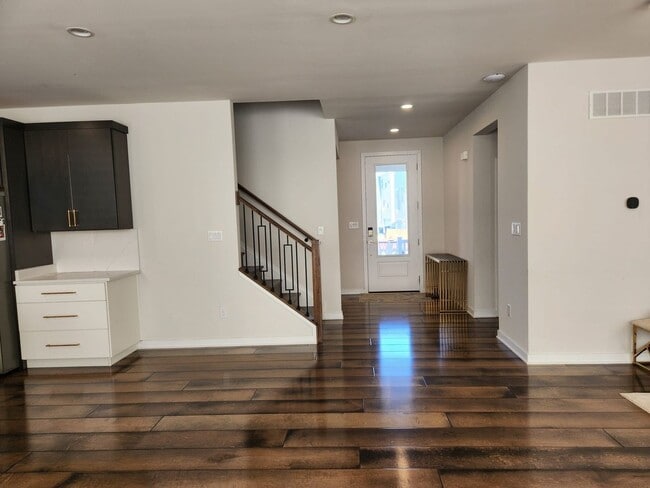 Foto del edificio - Beautiful 5 Bedroom, 3 Bath Toll Brothers ...