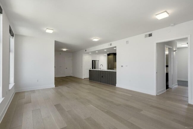 Building Photo - 1080 Sutter St