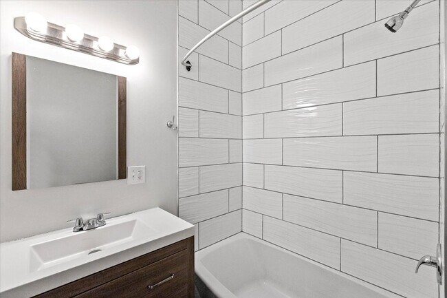 Foto del edificio - 1311 S Troy St