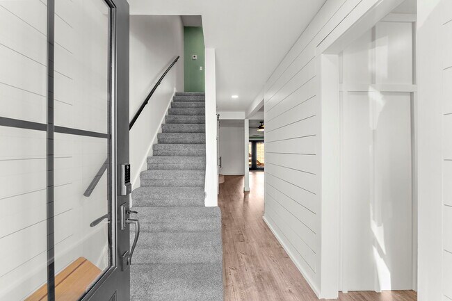 Foto del edificio - 706 Nora Ln