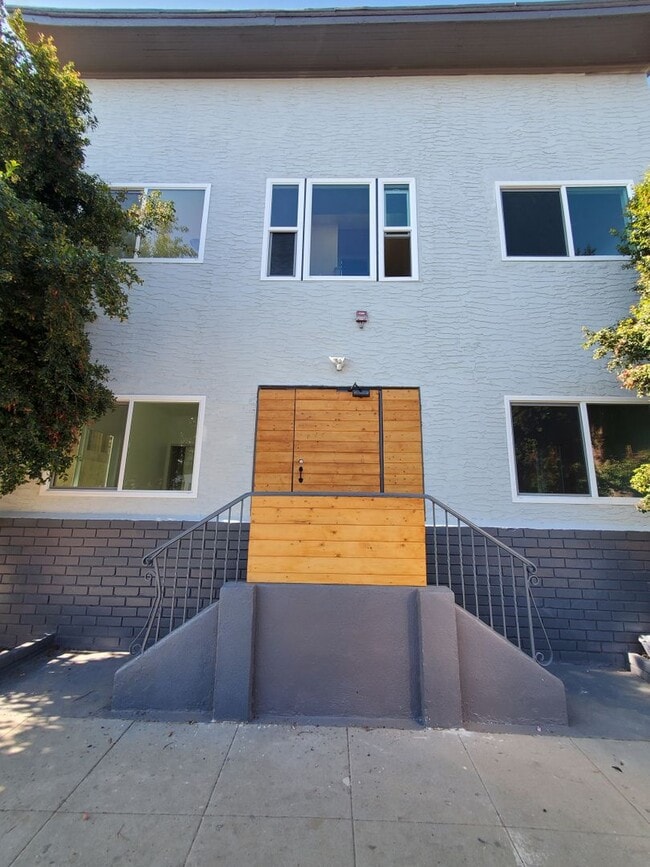 Building Photo - 1883 W 20th St