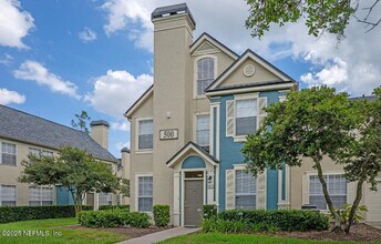 Building Photo - 13700 Richmond Park Dr N