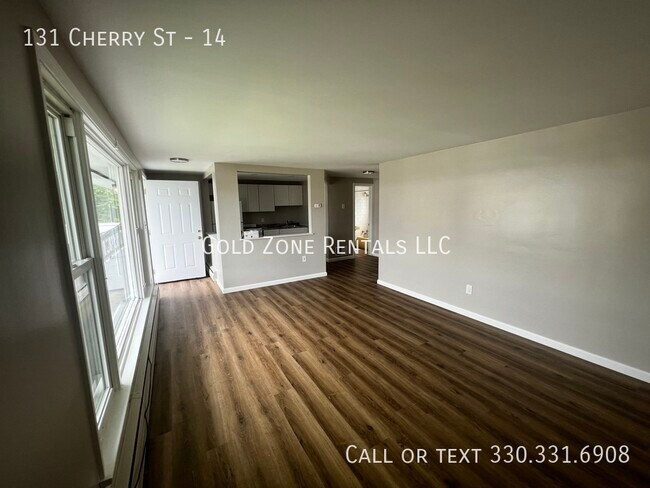 Building Photo - 131 Cherry St