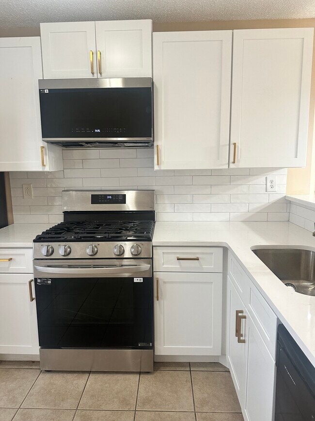 Foto del edificio - 8034 S Bay Ct