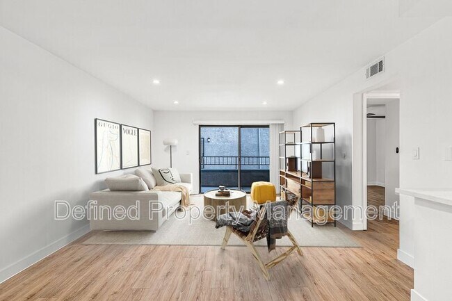 Foto del edificio - 5807 Laurel Canyon Blvd