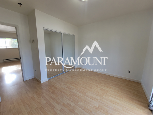 Building Photo - Downtown 1 Bedroom Upper Duplex!!!!!!!
