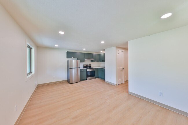 Foto del edificio - Modern Remodel with Designer Finishes | All Utilities Included