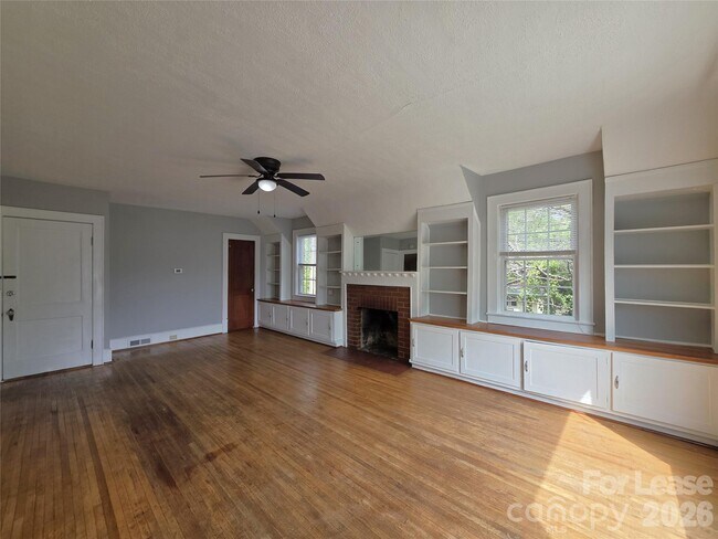 Foto del edificio - 754 Montgomery Ave